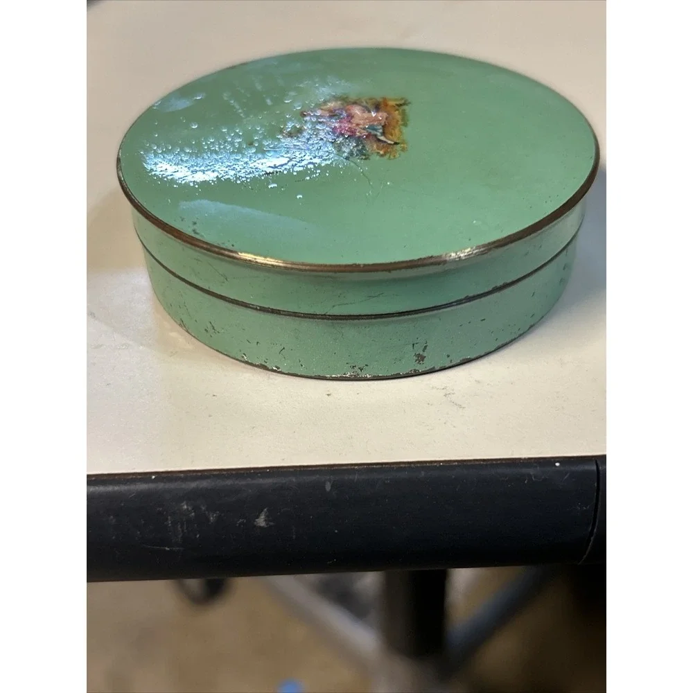 Vtg Vanity Candy Tin Green with Courting Victorian Couple 3.25in Lid Lined Wear